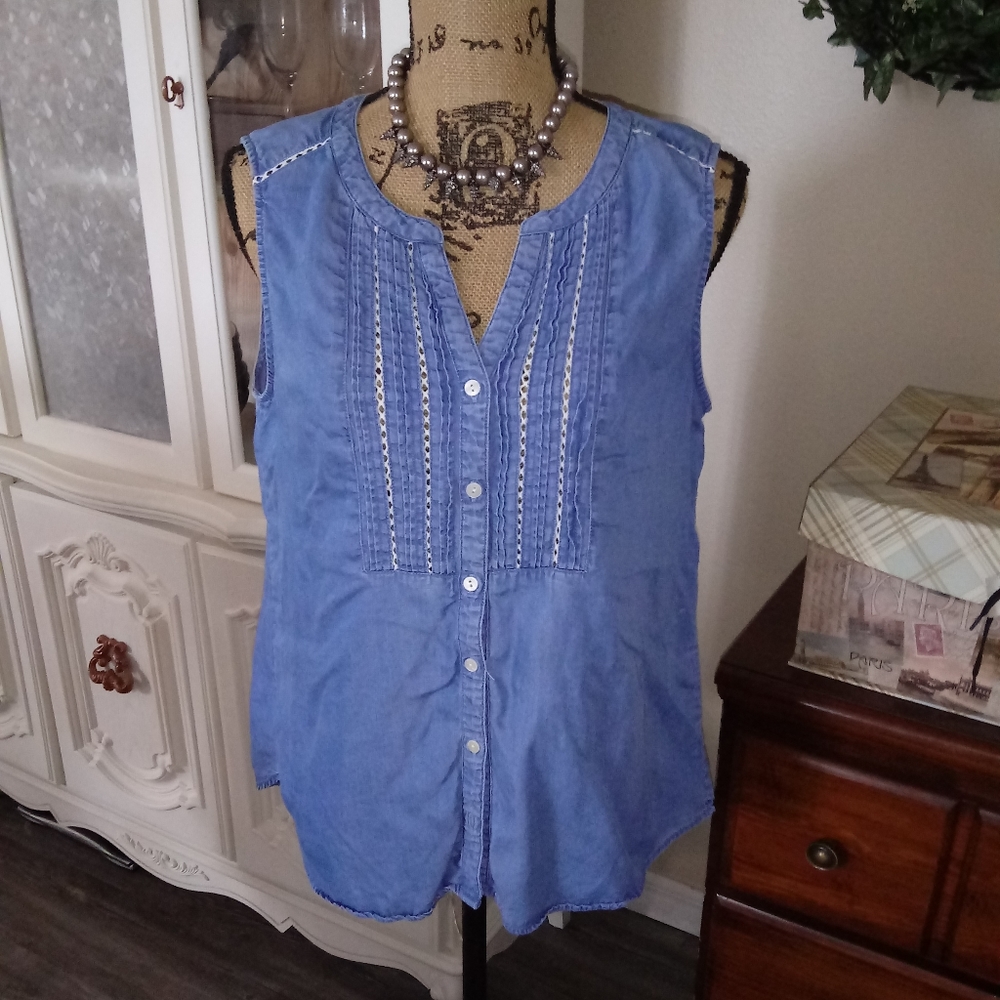 Intro. Sleeveless Button Up Top